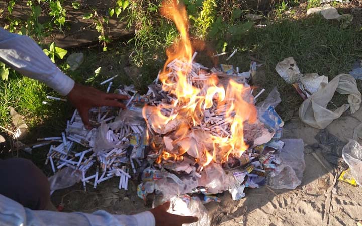 কক্সবাজারে বিপুল পরিমান নকল আকিজ বিড়ি জব্দ